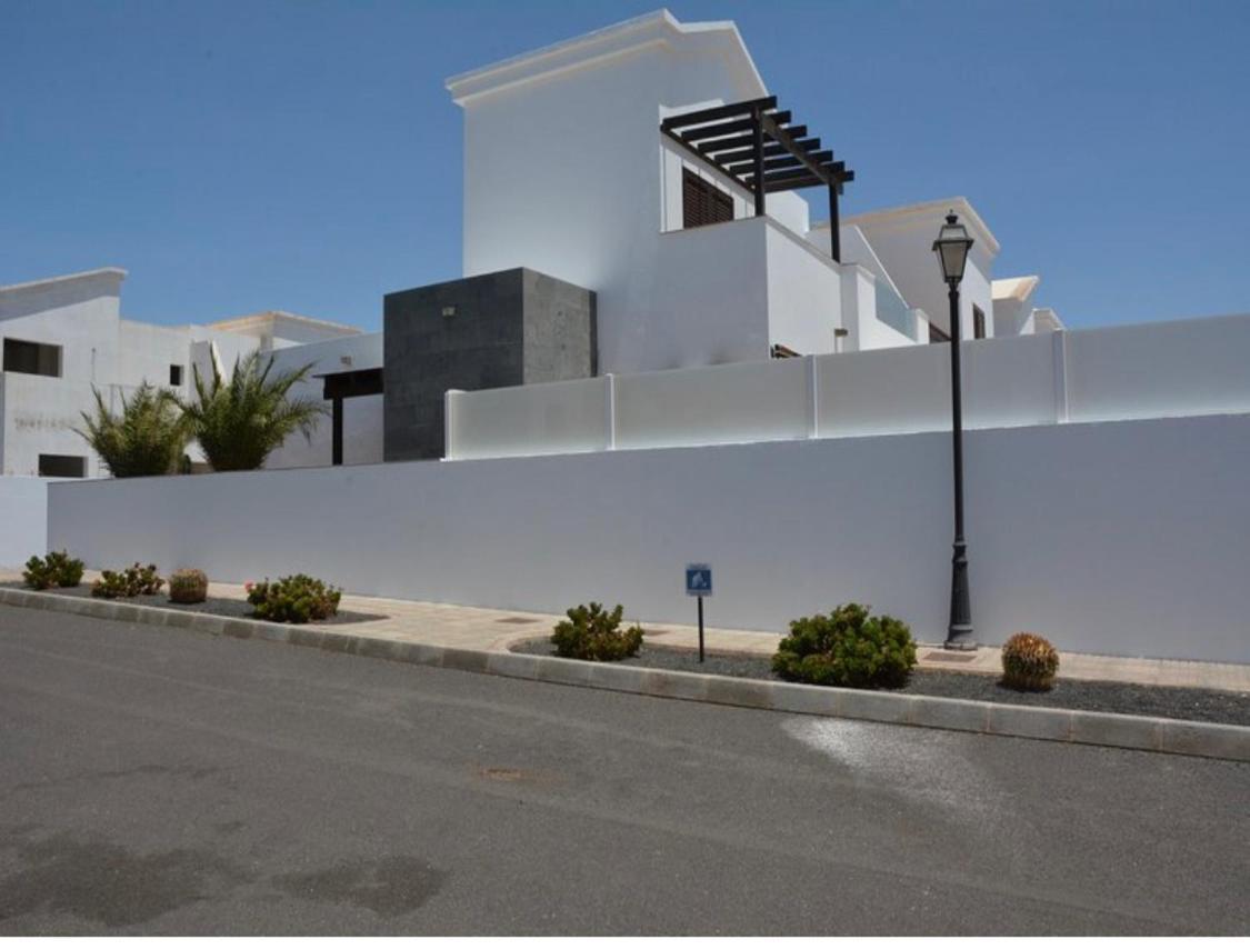 Beautiful And Luxurious Villa With Heated Pool And Free Wi-Fi In Playa Blanca. Exterior foto
