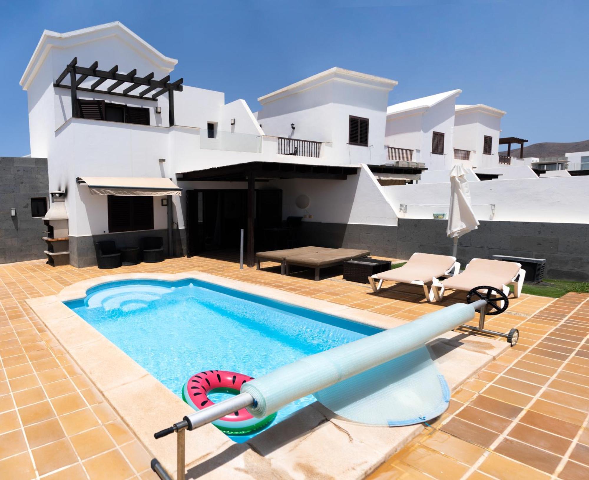 Beautiful And Luxurious Villa With Heated Pool And Free Wi-Fi In Playa Blanca. Exterior foto