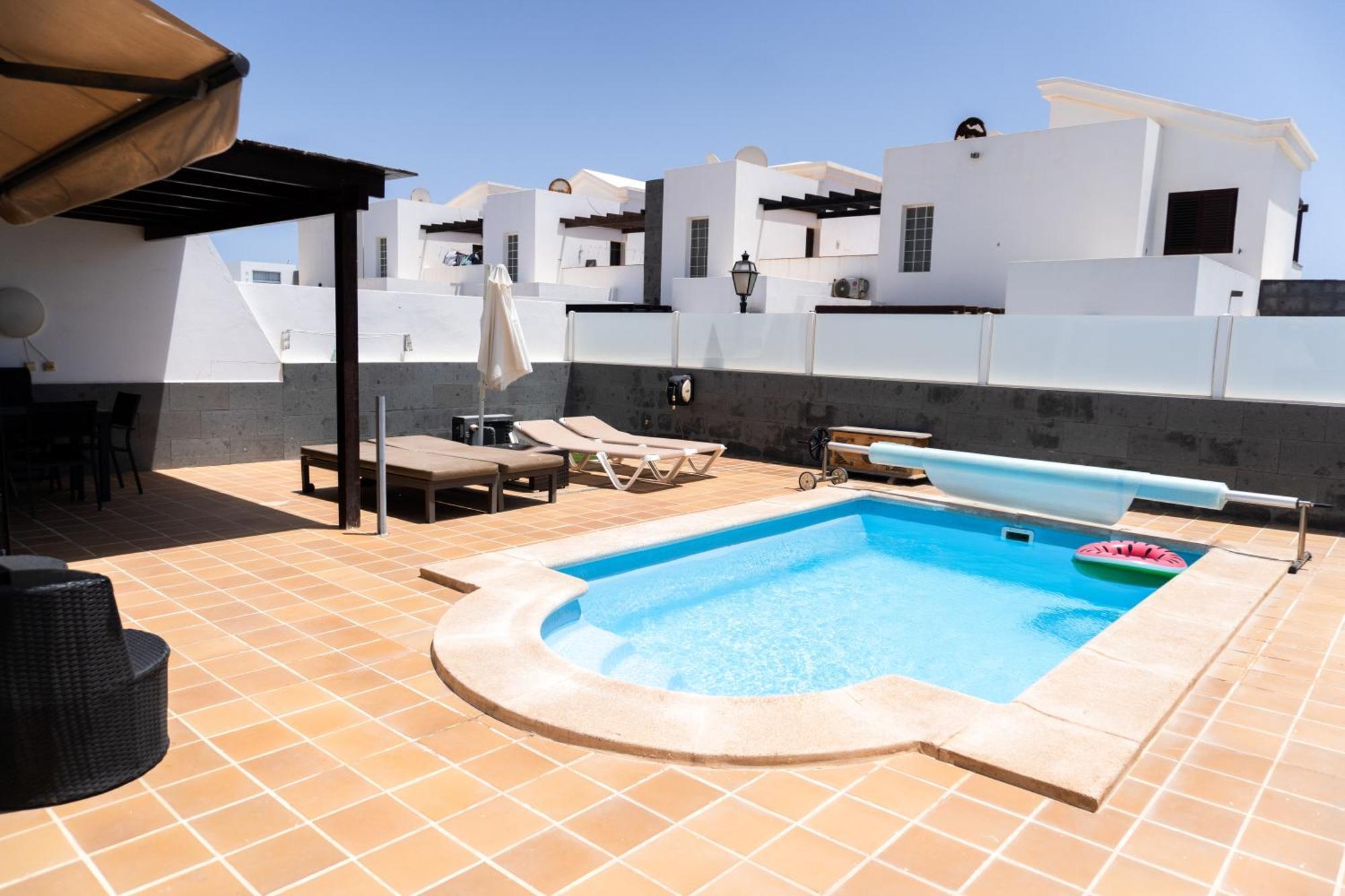 Beautiful And Luxurious Villa With Heated Pool And Free Wi-Fi In Playa Blanca. Exterior foto