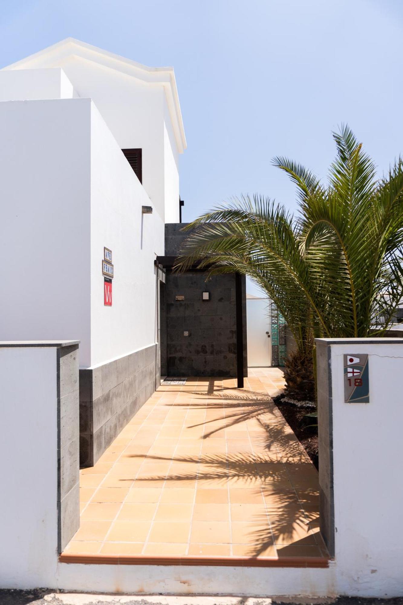Beautiful And Luxurious Villa With Heated Pool And Free Wi-Fi In Playa Blanca. Exterior foto
