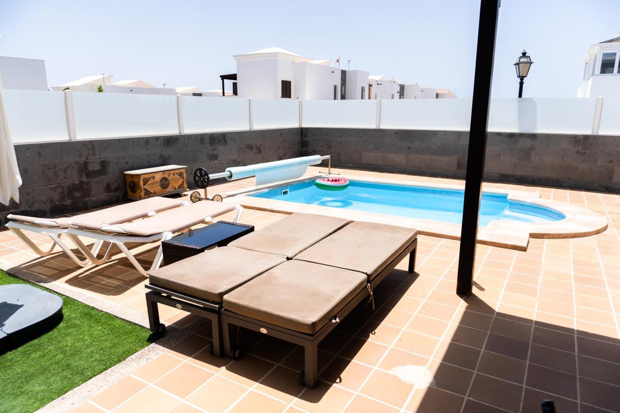 Beautiful And Luxurious Villa With Heated Pool And Free Wi-Fi In Playa Blanca. Exterior foto