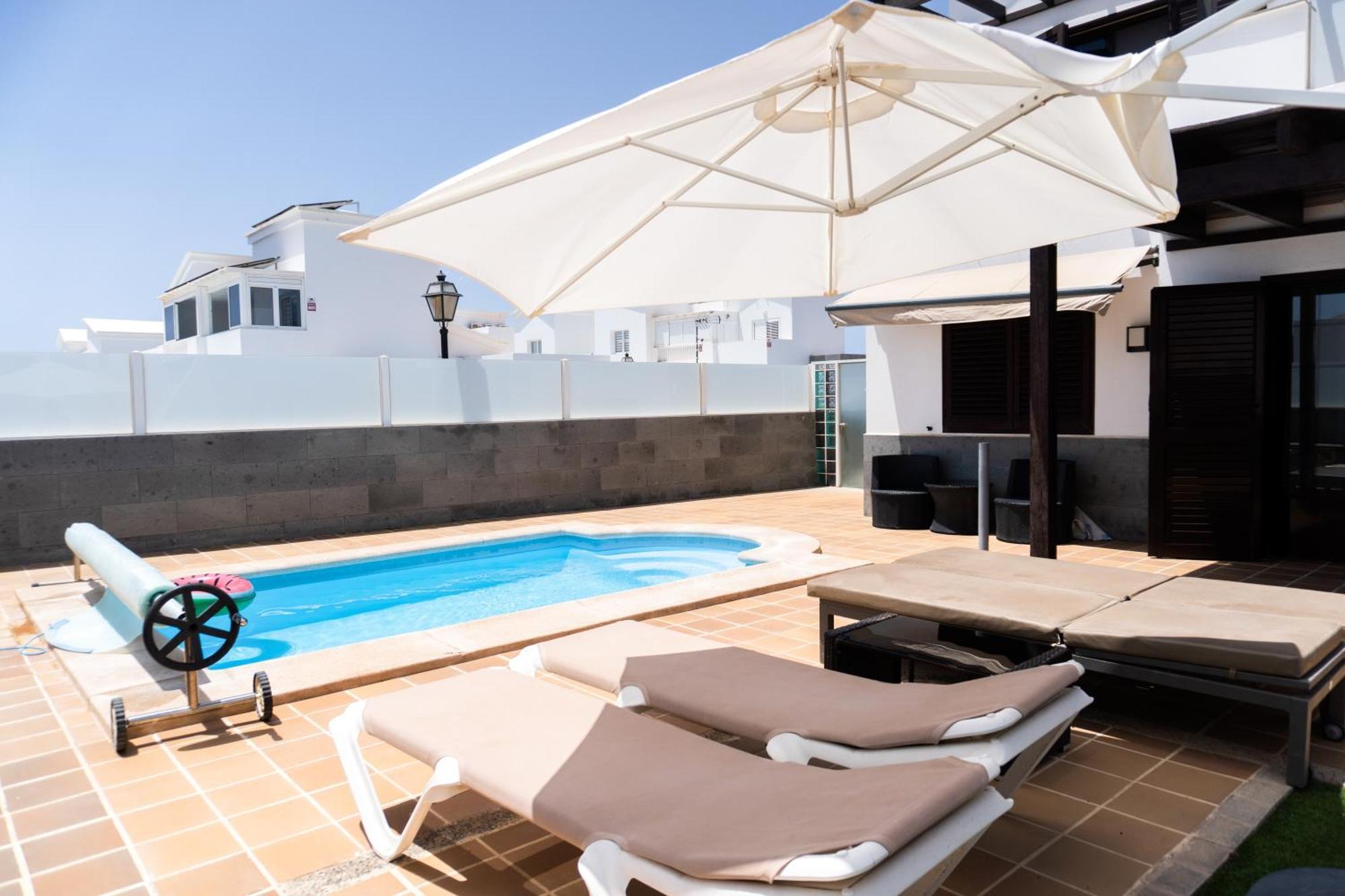 Beautiful And Luxurious Villa With Heated Pool And Free Wi-Fi In Playa Blanca. Exterior foto